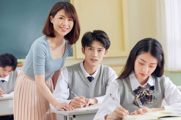 上海英语培训机构推荐？成人英语学习如何开始?